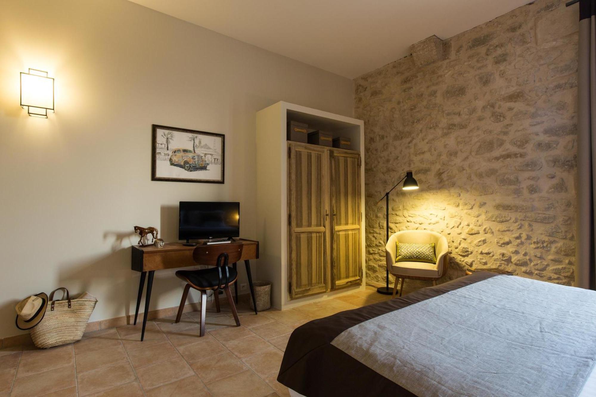 Hotel La Cour Des Sens Lagnes Habitación foto