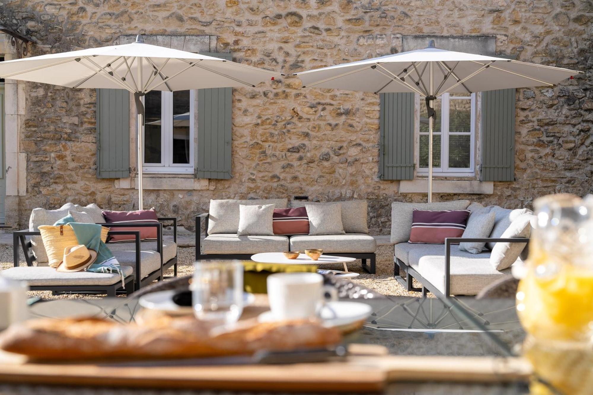 Hotel La Cour Des Sens Lagnes Exterior foto
